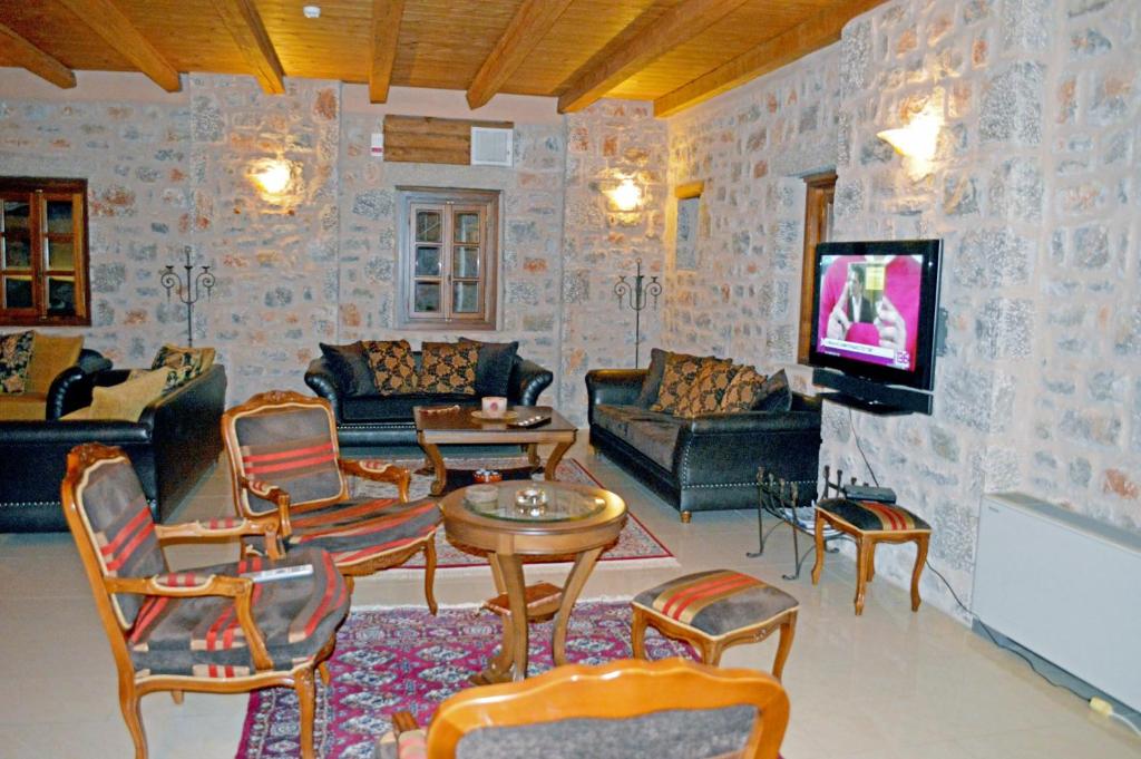 TV a/nebo společenská místnost v ubytování Smyros Resort