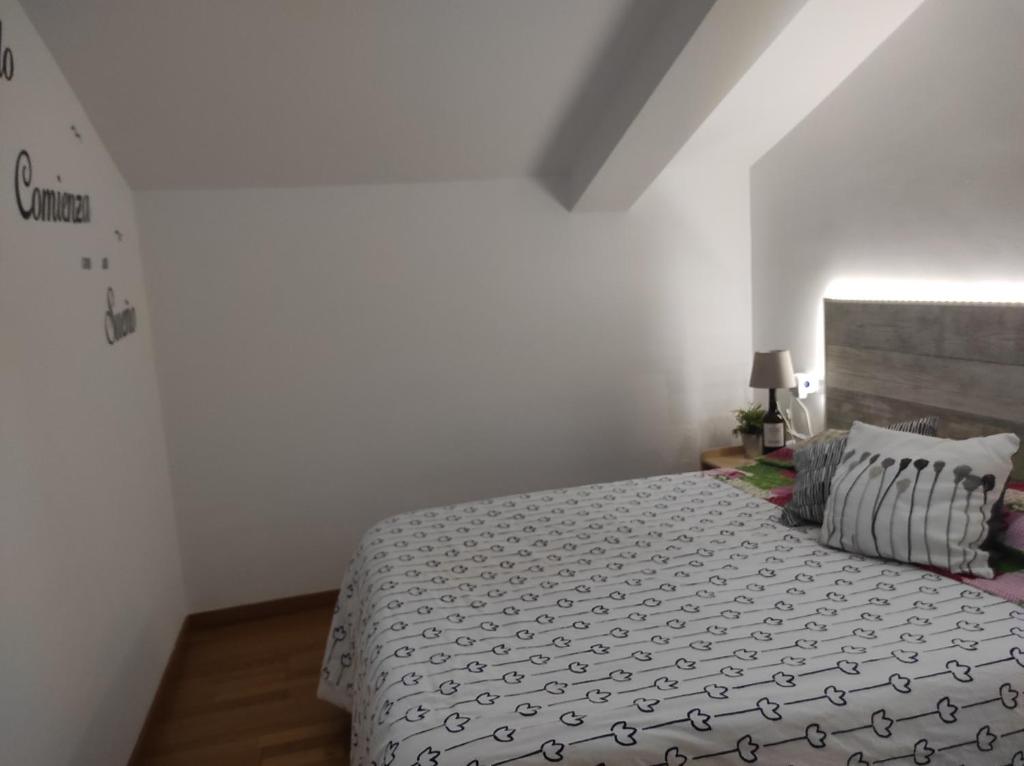 A bed or beds in a room at El Tesoro de Baco