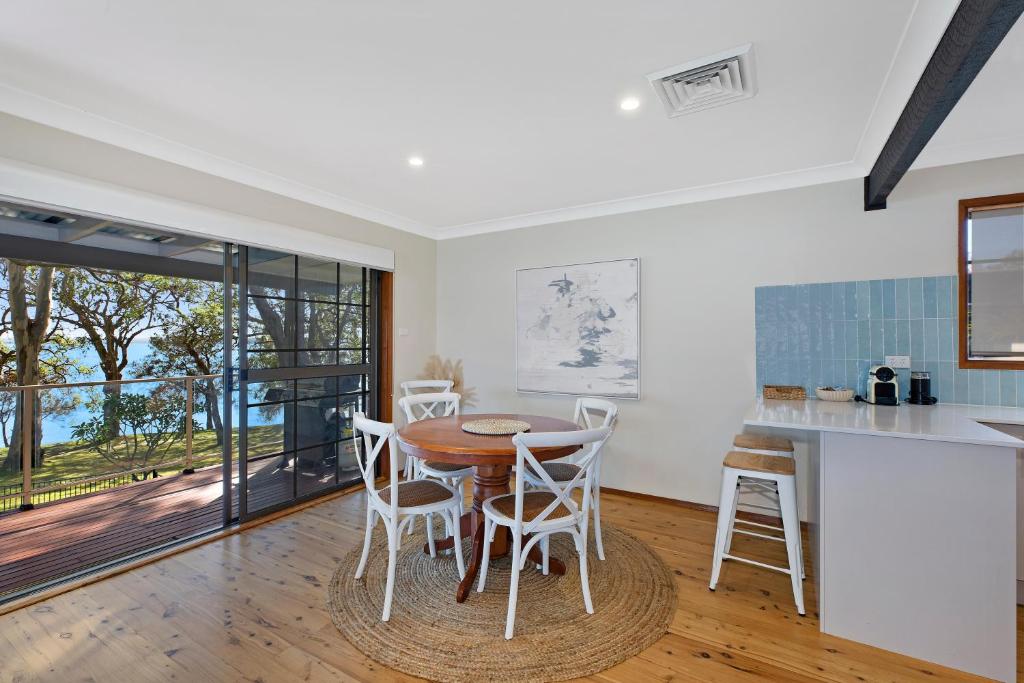 Kullaroo Lakehouse, Summerland Point (updated prices 2024)