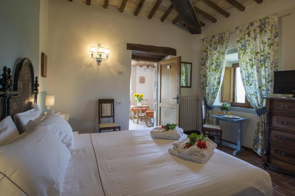 Postel nebo postele na pokoji v ubytování Hotel Belvedere Di San Leonino