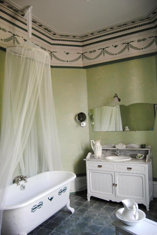 Koupelna v ubytování Château d'Urtubie
