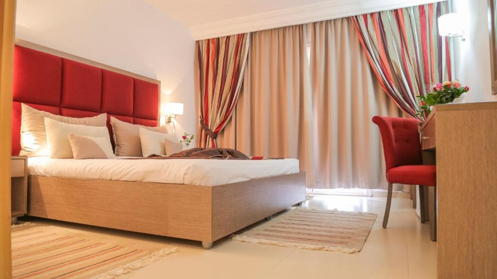 Postel nebo postele na pokoji v ubytování Hotel Marabout - Families and Couples Only