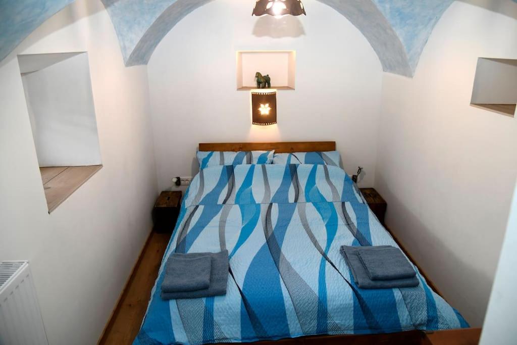 מיטה או מיטות בחדר ב-Pri Matičku