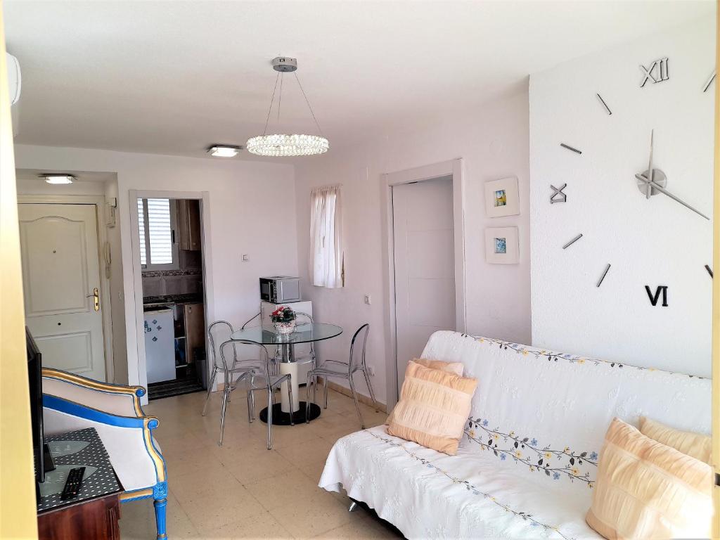 Posedenie v ubytovaní Agustina apartment in Rincon de Loix -free parking, Wi-Fi, pool, new air conditioning, sea view