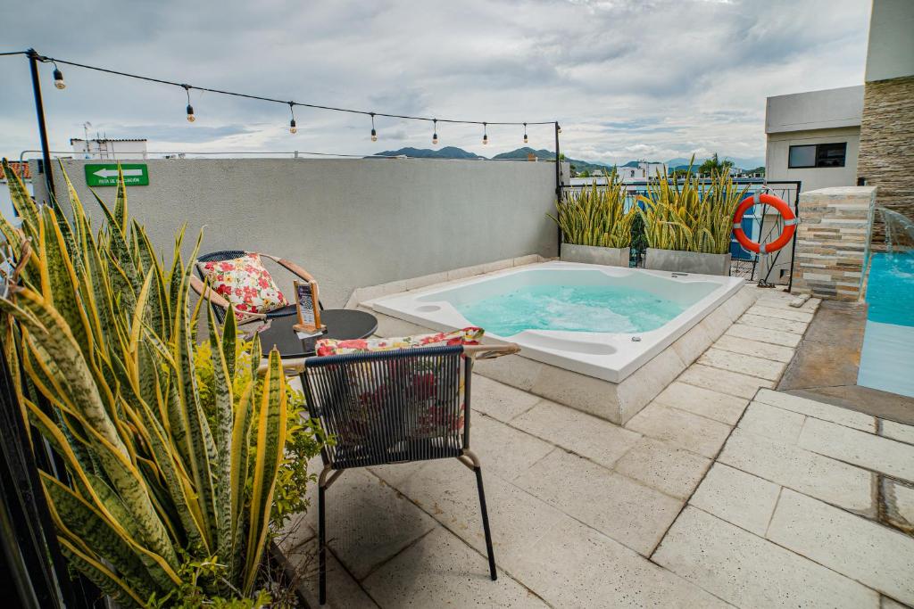 Bazén v ubytování Hotel Boutique Maree nebo v jeho okolí