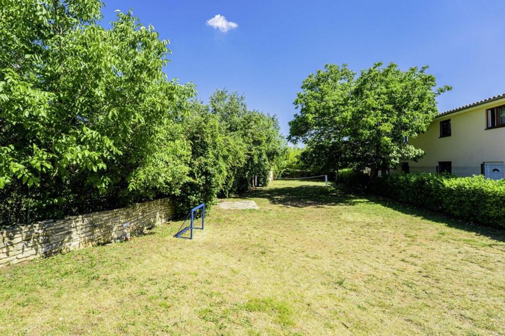 Ogród w obiekcie Kutić in Štokovci (Haus für 10-15 Personen)