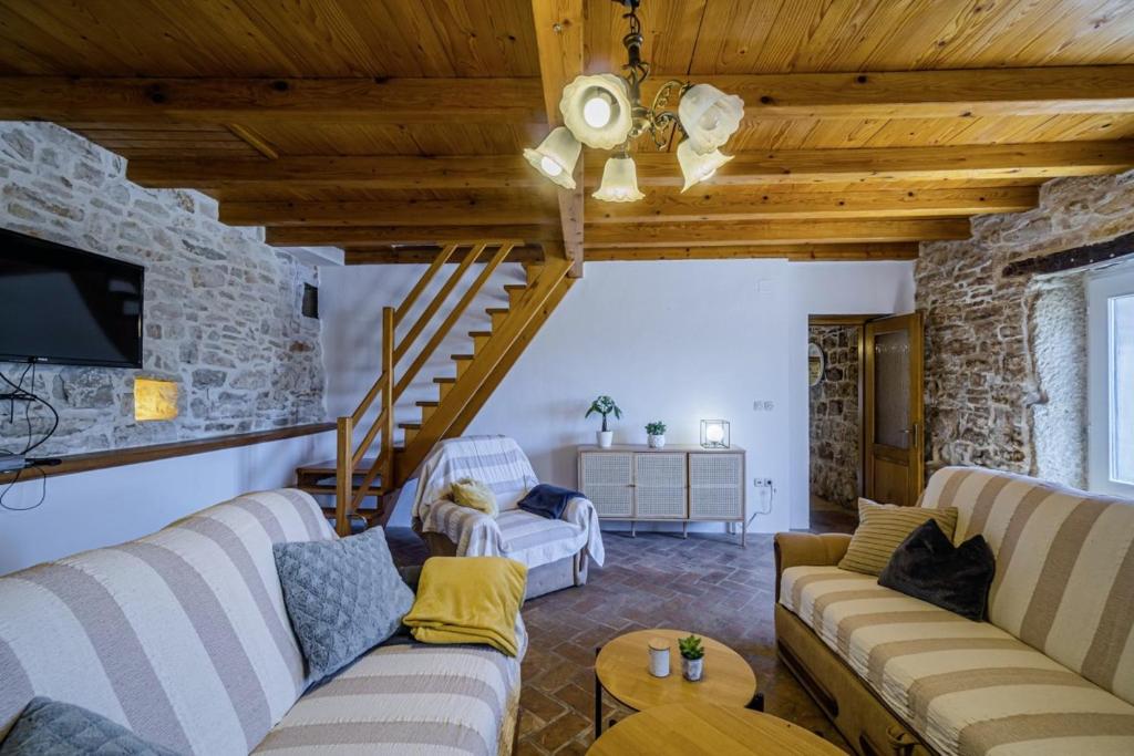 Część wypoczynkowa w obiekcie Kutić in Štokovci (Haus für 10-15 Personen)