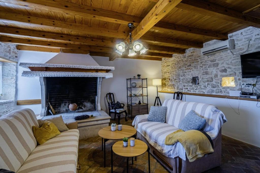 Część wypoczynkowa w obiekcie Kutić in Štokovci (Haus für 10-15 Personen)