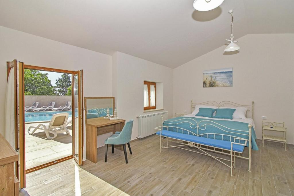 Postel nebo postele na pokoji v ubytování Villa Marija in Pekici (Haus für 8-10 Personen)