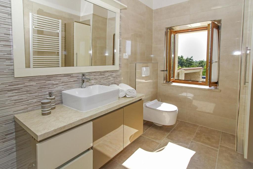 Koupelna v ubytování Villa Marija in Pekici (Haus für 8-10 Personen)