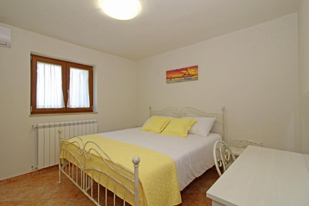 Postel nebo postele na pokoji v ubytování Villa Marija in Pekici (Haus für 8-10 Personen)