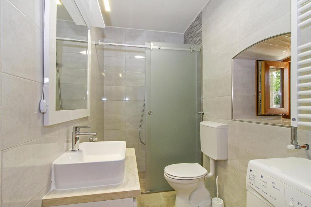 Koupelna v ubytování Villa Marija in Pekici (Haus für 8-10 Personen)