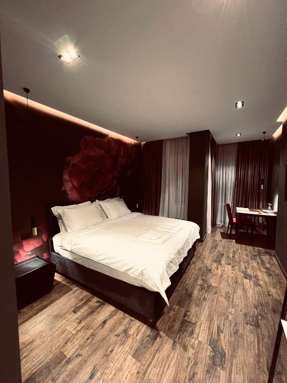 Deluxe Rooms Blloku Area - Imazhi 1