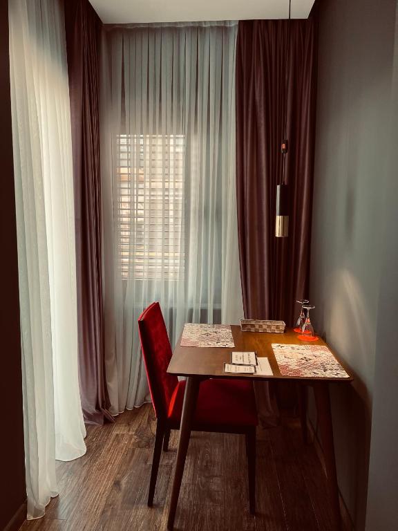 Deluxe Rooms Blloku Area - Imazhi 9