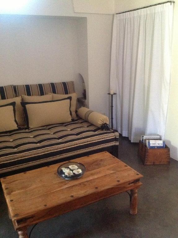 A seating area at B&b Le Mareddre
