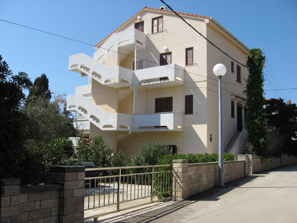 Budynek, w którym mieści się apartament