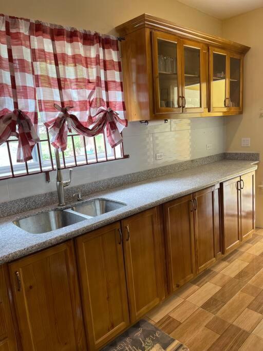 Cucina o angolo cottura di Boston Bay, Portland Cozy Corner