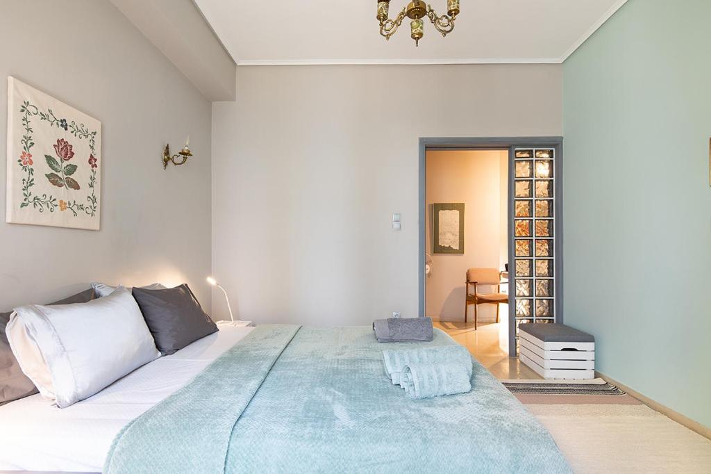 Łóżko lub łóżka w pokoju w obiekcie Olympic Mets Apartment