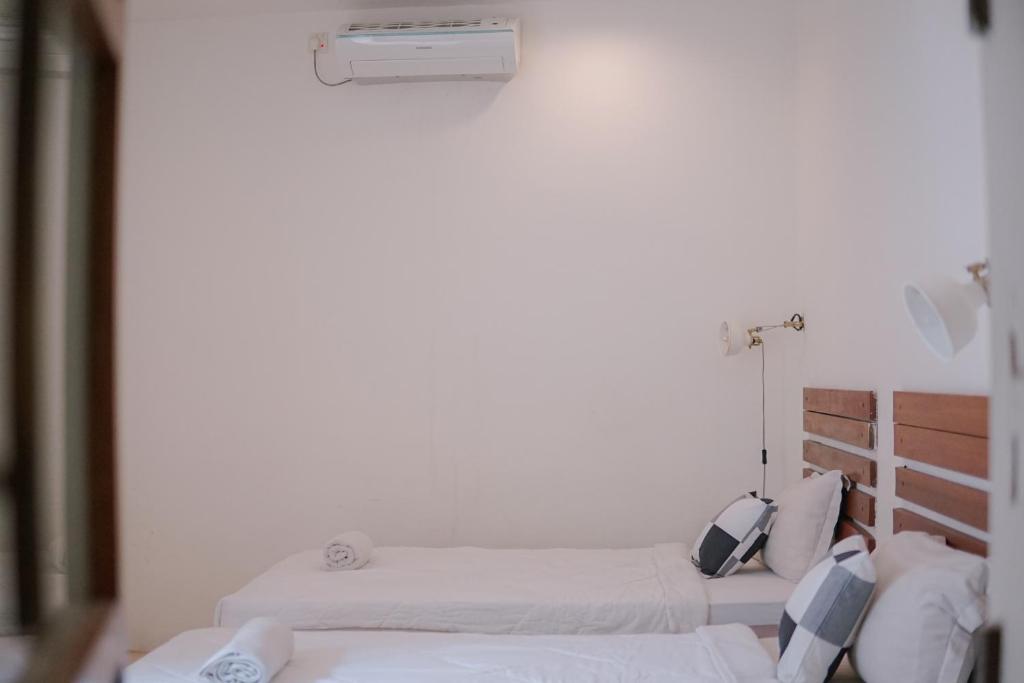 Postel nebo postele na pokoji v ubytování Augustina Home