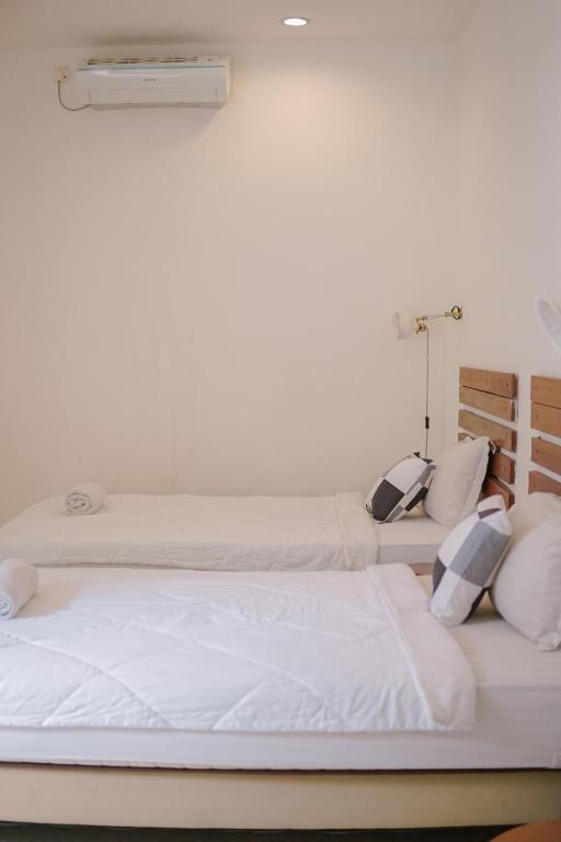 Postel nebo postele na pokoji v ubytování Augustina Home