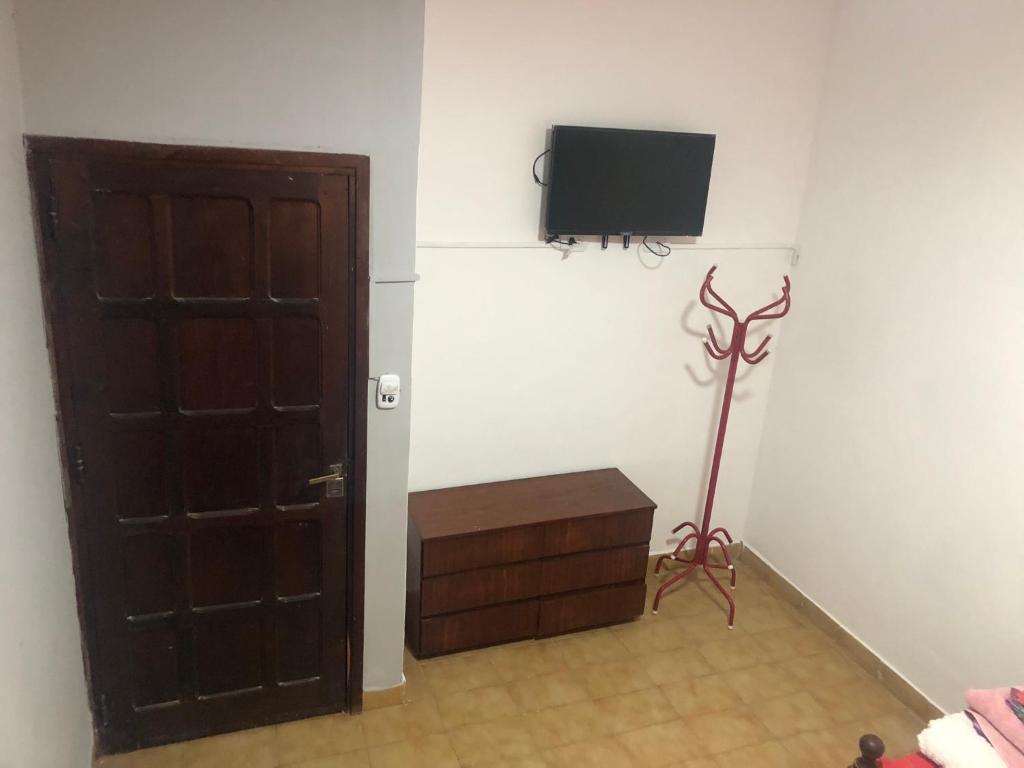 Μια τηλεόραση ή/και κέντρο ψυχαγωγίας στο Alojamiento Temporario “LG”