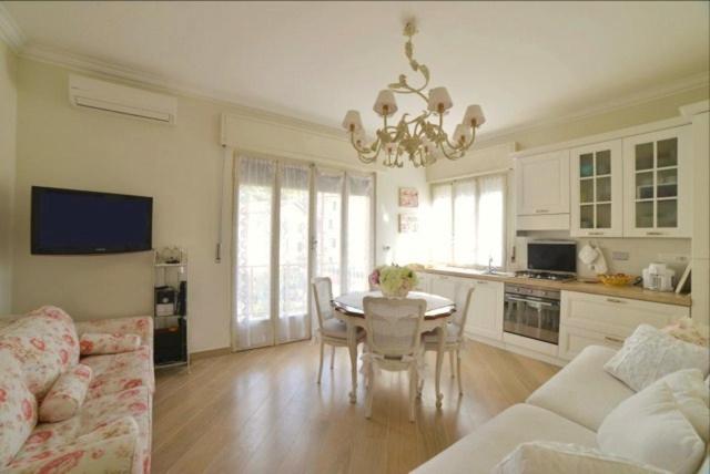 Kuchnia lub aneks kuchenny w obiekcie CASA GRANDIS Dimora di Charme nel Cuore di Bordighera