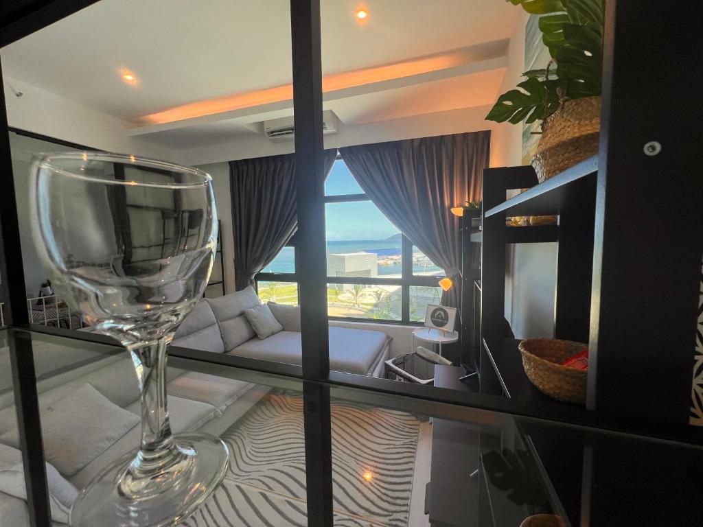 Posezení v ubytování Jesselton Quay Suite by Backyard