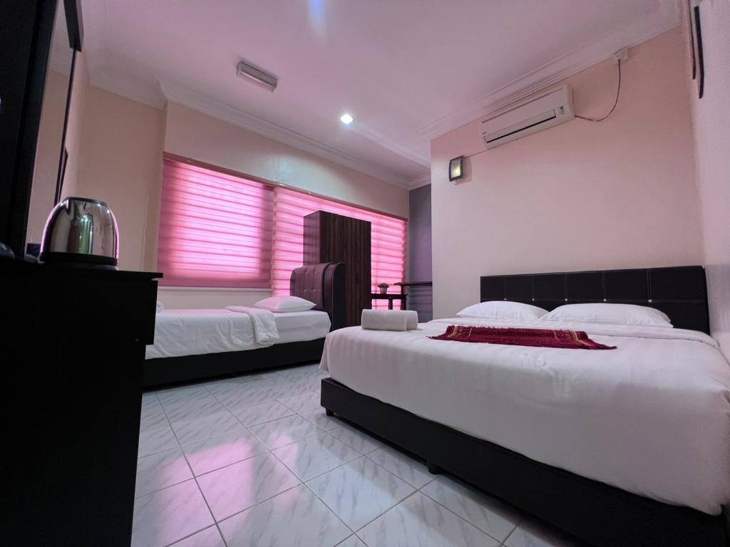 HOTEL RAUDHAH Kerteh - Family Room With Bathroom