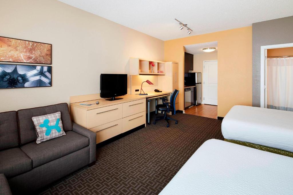 TownePlace Suites by Marriott Harrisburg Hershey - 2 Reina Estudio Con Cama Con Sofá