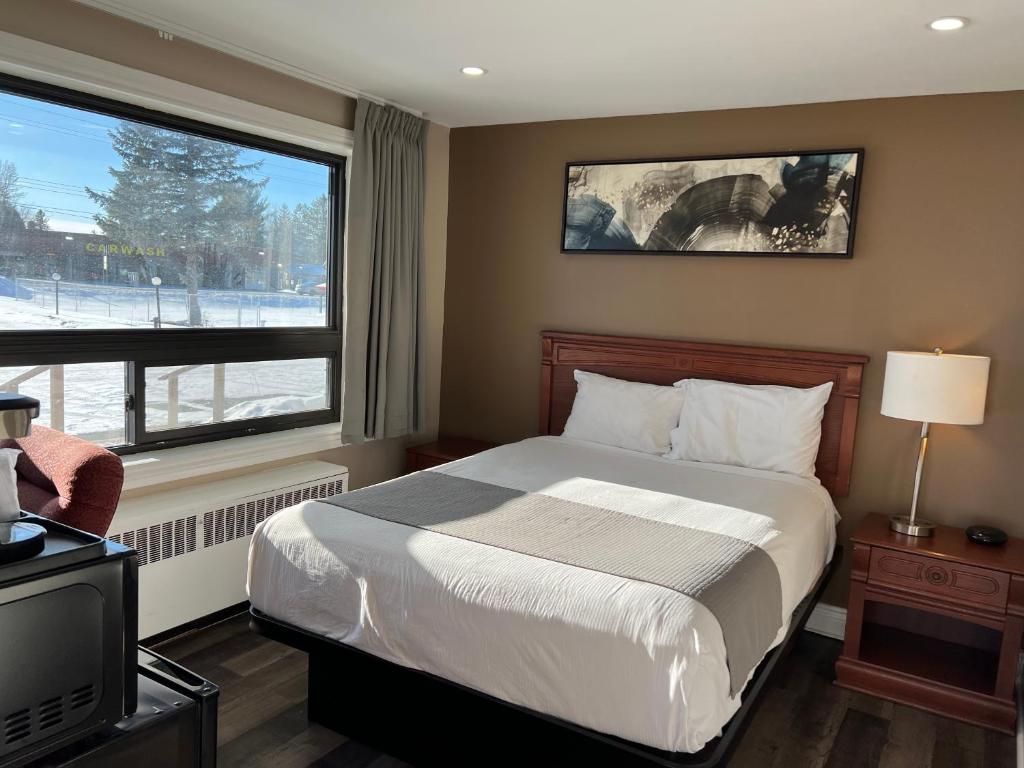 Champlain Motor Inn - Queen Room - No Fumar