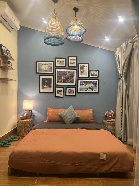 Postel nebo postele na pokoji v ubytování Bến Đò Xưa Homestay & Coffee