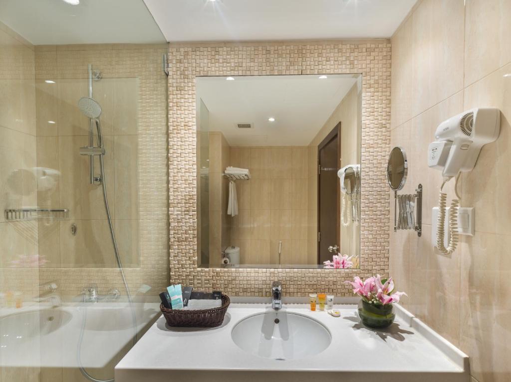 Koupelna v ubytování Al Falaj Hotel