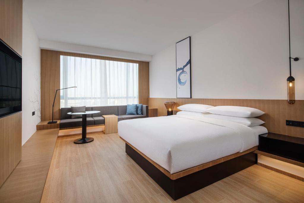 Postel nebo postele na pokoji v ubytování Fairfield by Marriott Dongguan Changping