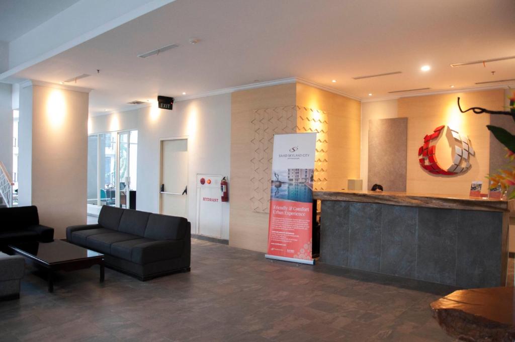 Kuchyň nebo kuchyňský kout v ubytování Skyland City Hotel Jatinangor