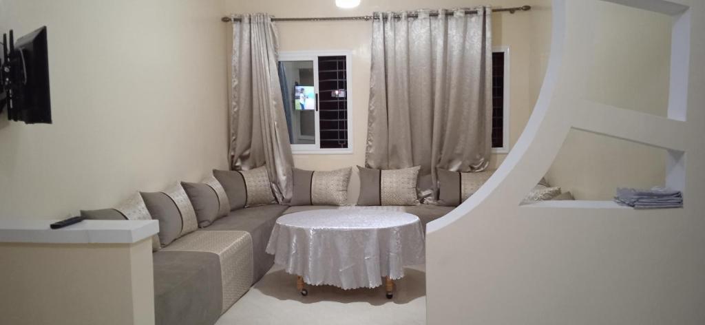 a living room with a couch and a table at Appartement à louer Tiznit 1 in Tiznit