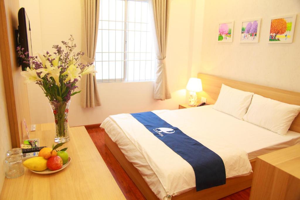 Giường trong phòng chung tại Little Nha Trang Hotel