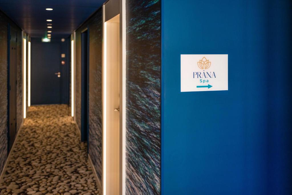 Certifikat, nagrada, logo ili neki drugi dokument izložen u objektu Hôtel Riva Art & Spa