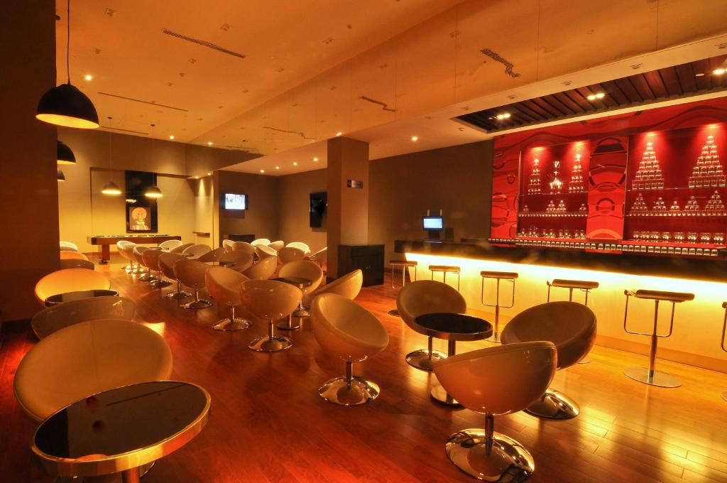 Lounge nebo bar v ubytování Keys Select by Lemon Tree Hotels, Kochi