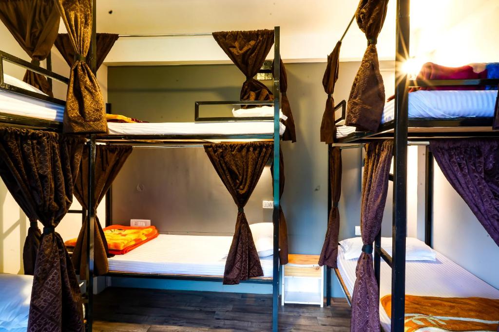 Postel nebo postele na pokoji v ubytování Bros Hostel & Yaara Cafe