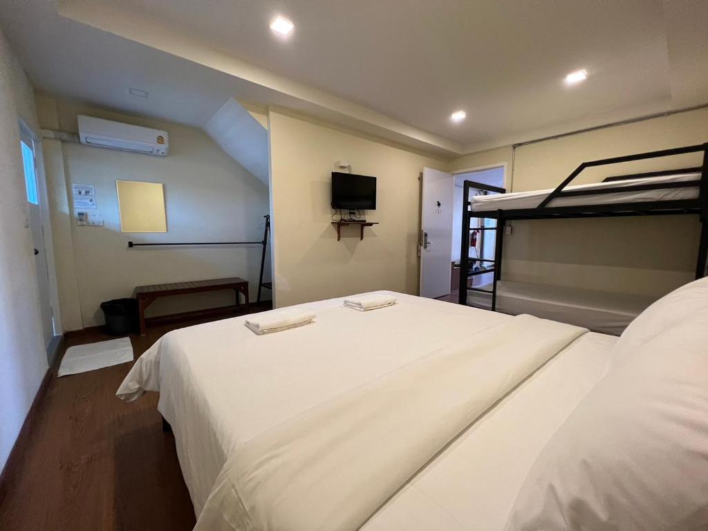 More than Sleep Hostel Pak Chong-Khao yai - Quadruple Room With Private Bathroom
