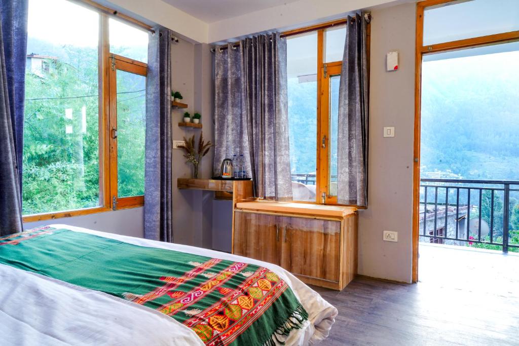 Postel nebo postele na pokoji v ubytování Bros Hostel & Yaara Cafe