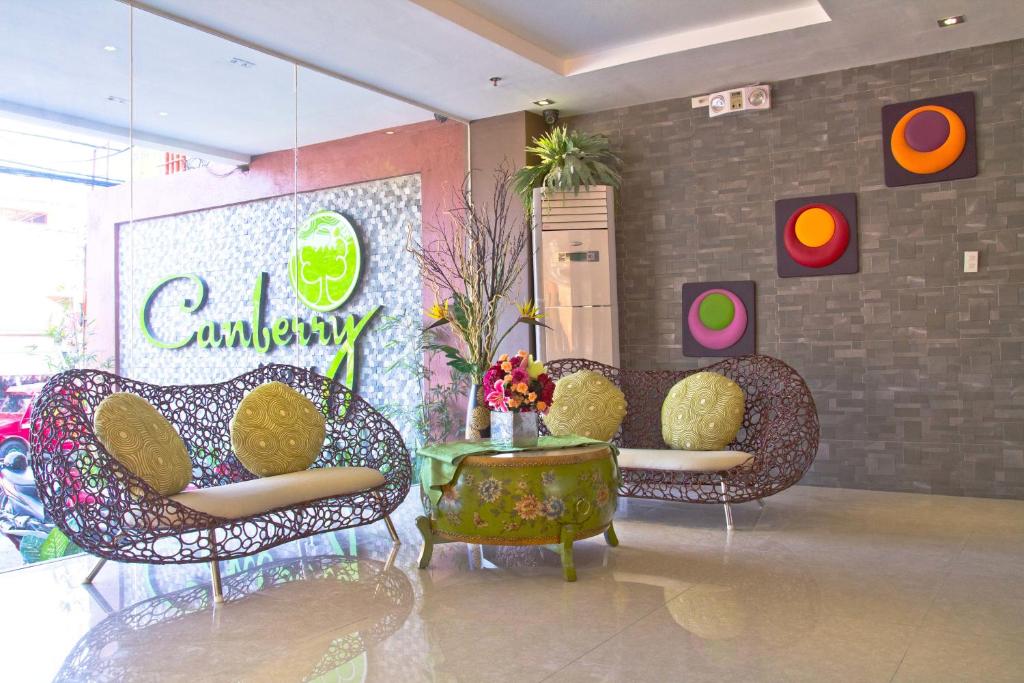 Posezení v ubytování Canberry Hotel