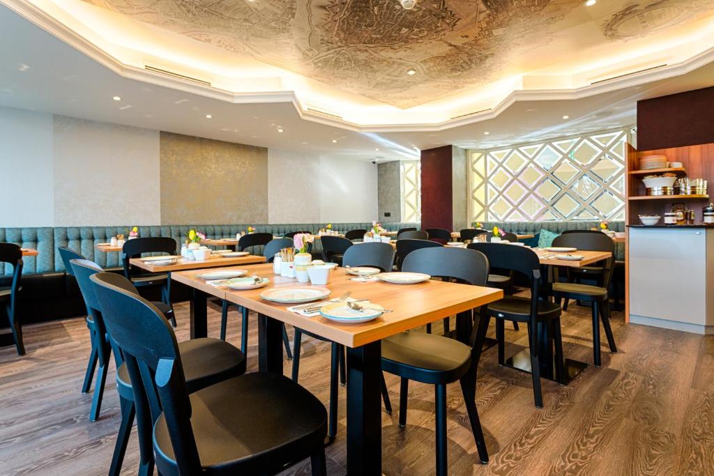 Reštaurácia alebo iné gastronomické zariadenie v ubytovaní Hotel Capricorno