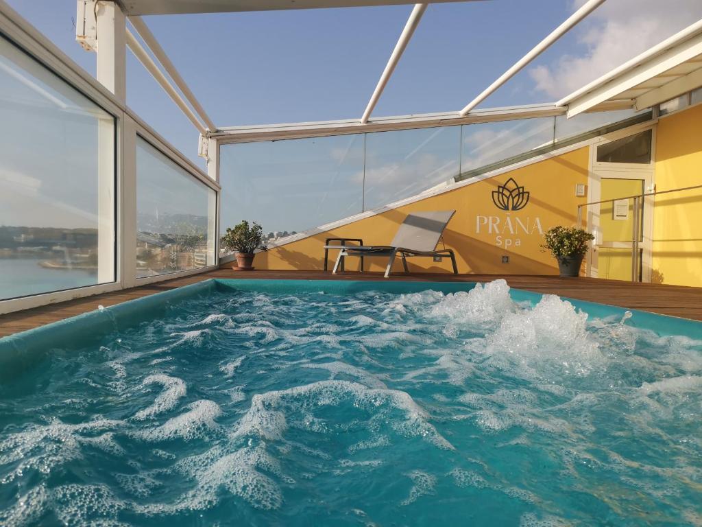Bazen u objektu Hôtel Riva Art & Spa ili u blizini