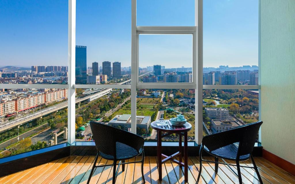 Balkón nebo terasa v ubytování Empark Grand Hotel Kunming