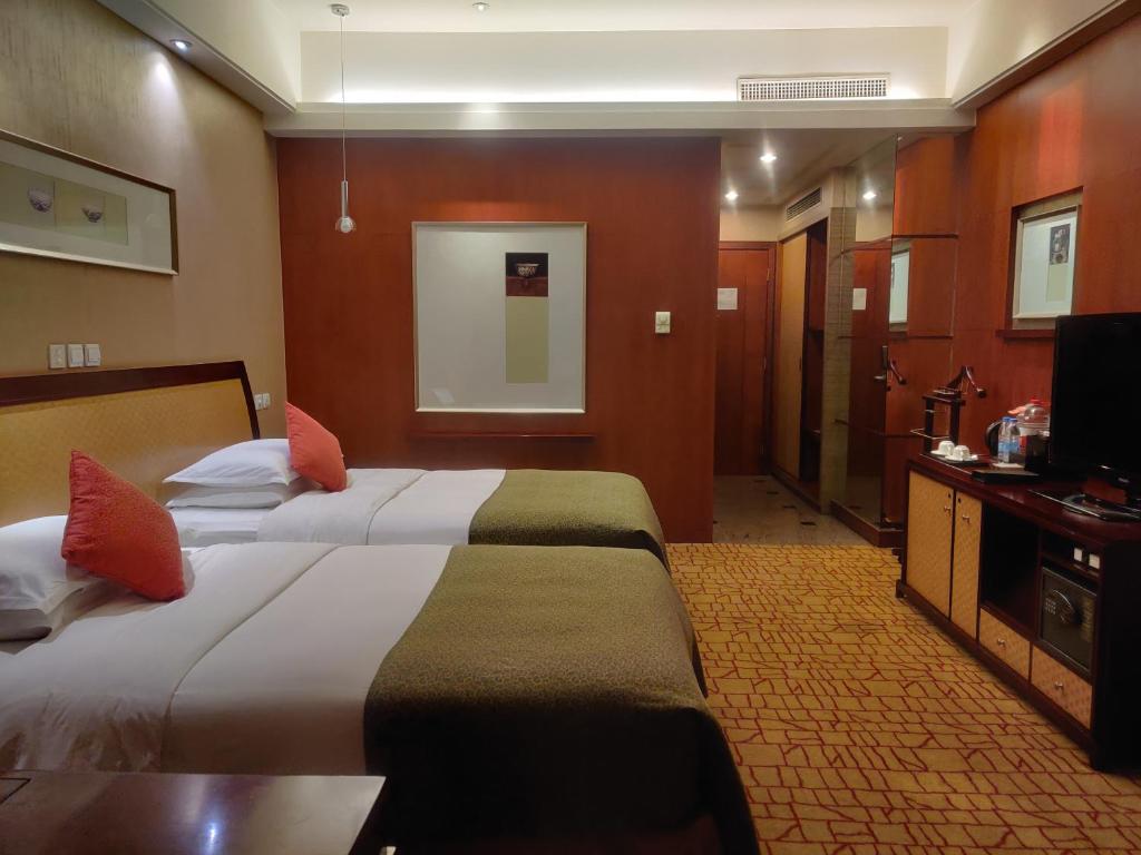Postel nebo postele na pokoji v ubytování Empark Grand Hotel Kunming