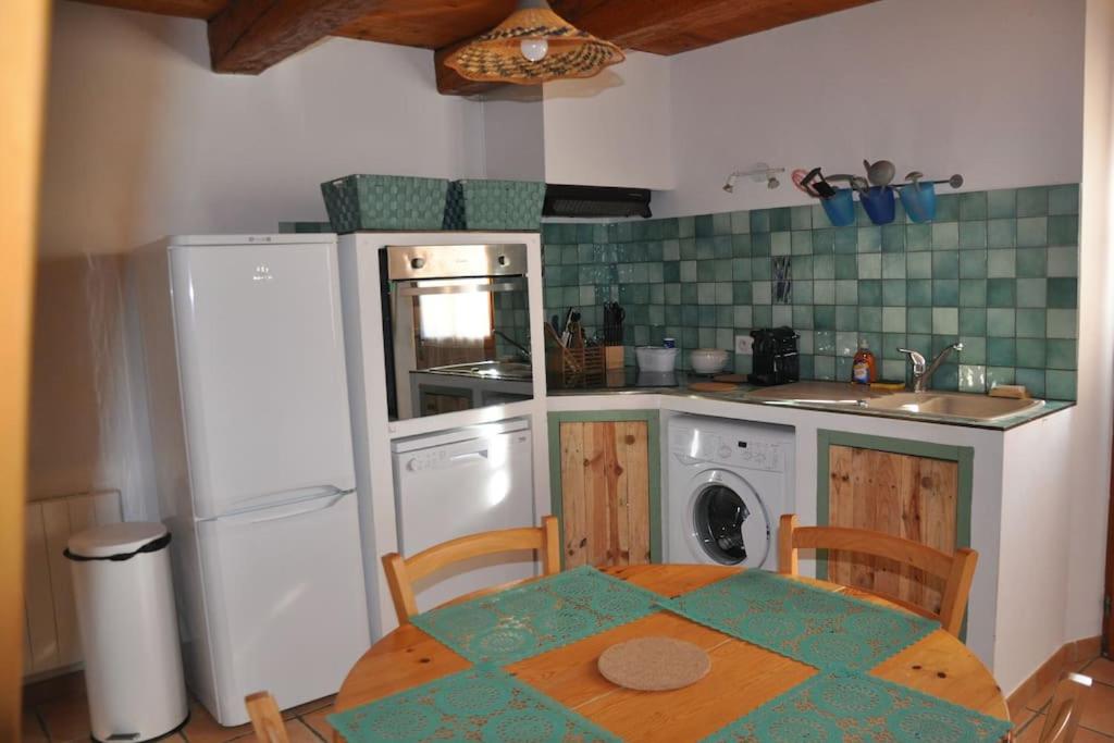 Kuchyňa alebo kuchynka v ubytovaní Maison en pierre indépendante 47m² + stationnement