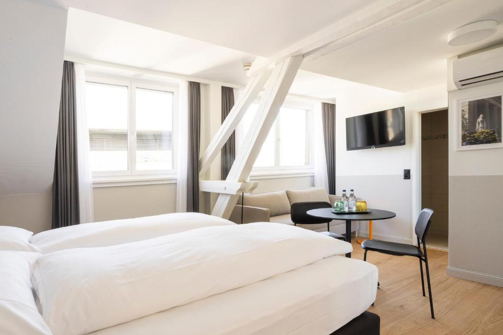Postel nebo postele na pokoji v ubytování Fred Hotel Zürich Hauptbahnhof