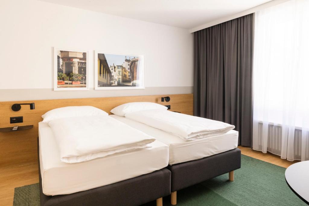 Postel nebo postele na pokoji v ubytování Fred Hotel Zürich Hauptbahnhof