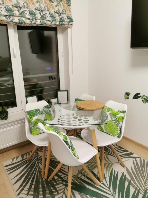 Televízia a/alebo spoločenská miestnosť v ubytovaní Apartament Gdańsk Śródmieście Tartaczna 42